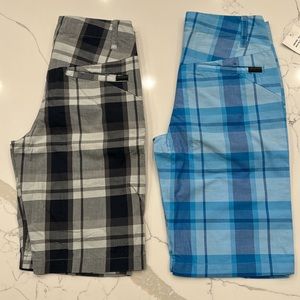 Youth boys Volcom plaid shorts in black and blue one pair NWT Both Size 25  (10)